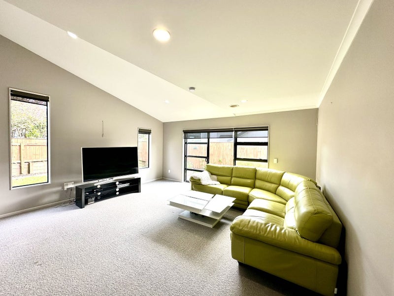 Aotea, 5 bedrooms64780384548483113