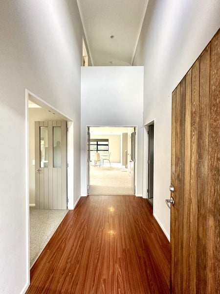 Aotea, 5 bedrooms64780384548483112