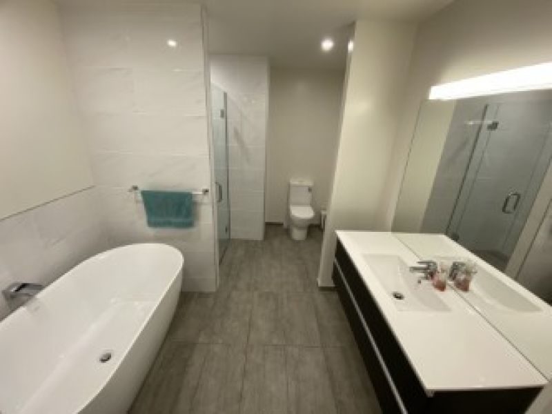 Cromwell, Studio64780767552642114