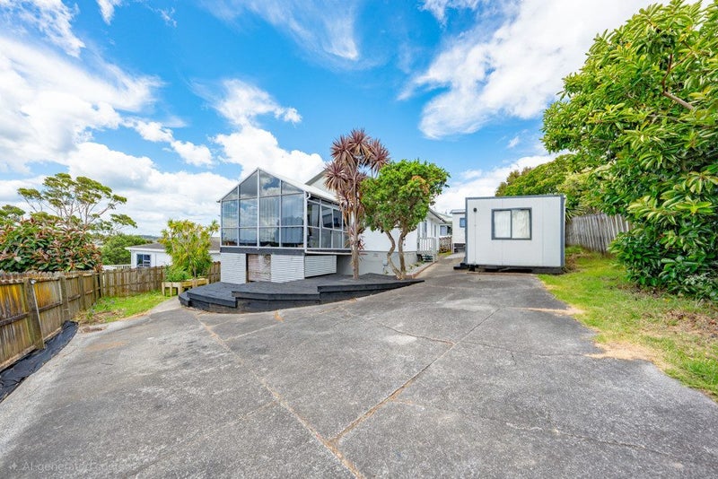 690m2, Sleepout & Must Sell64781061234563111