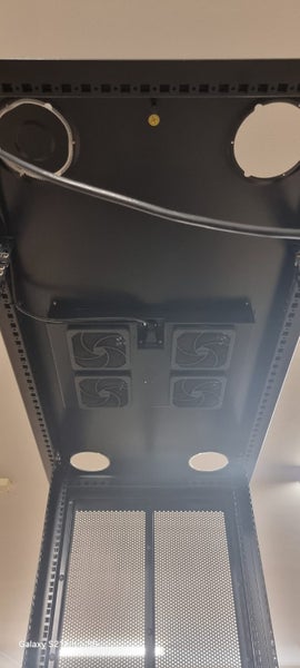 Complete Server Cabinet on Wheels – Excellent Condition64781665057281111