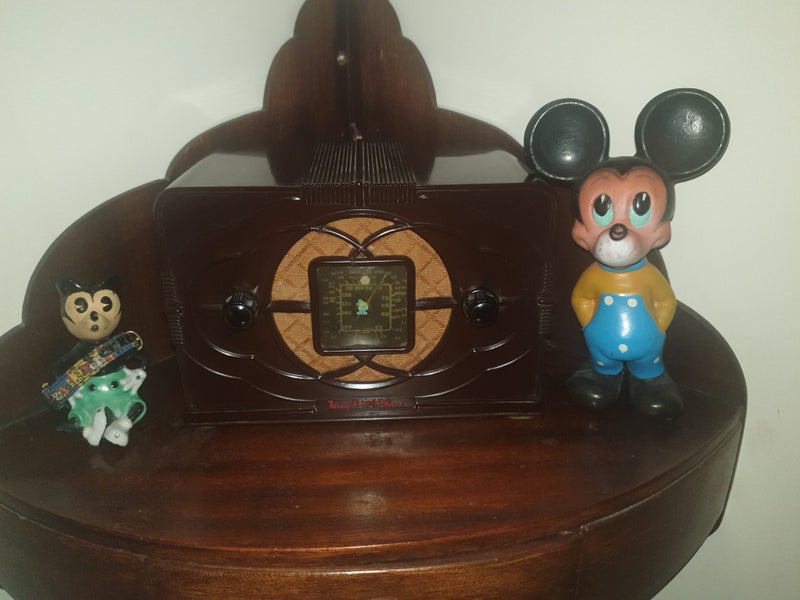 Vintage radio wireless Carousel 1