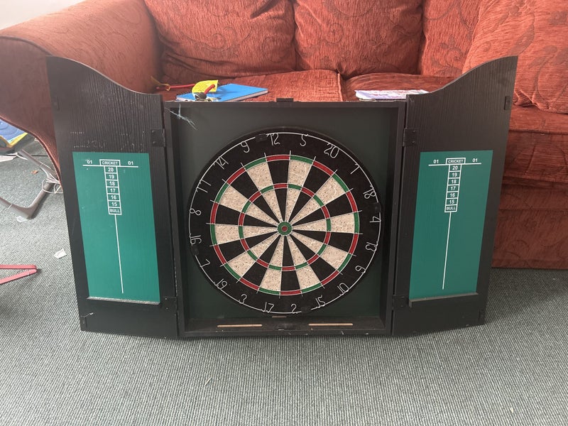 Dart board with cabinet Carousel 1