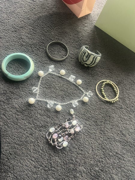 Bangles and bracelets mixed Carousel 1