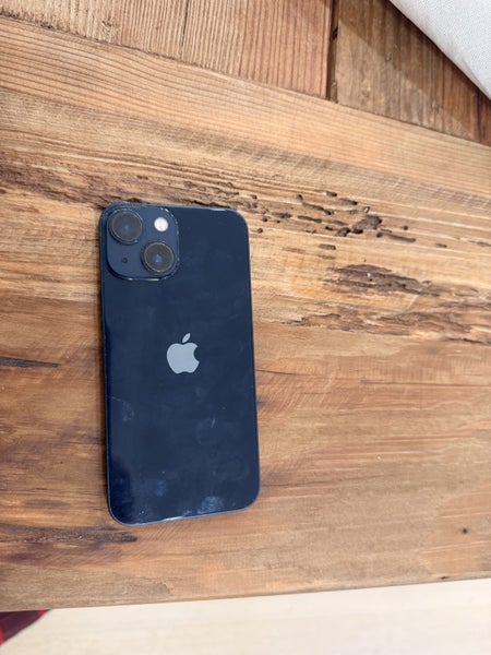 iPhone 1364783838453122111