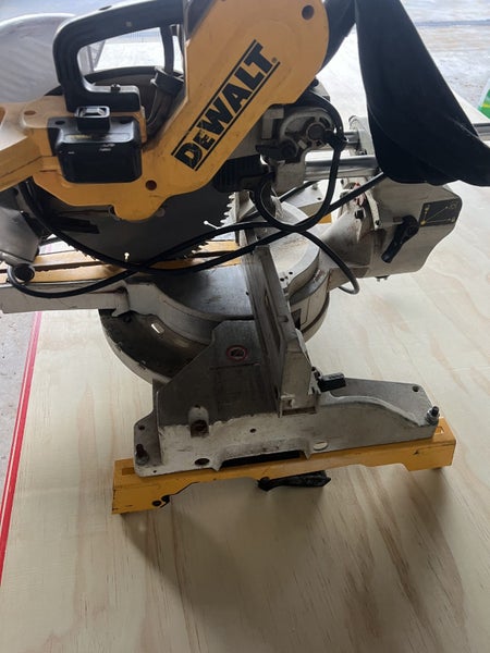 Dewalt mitre saw dropsaw compound saw Carousel 1