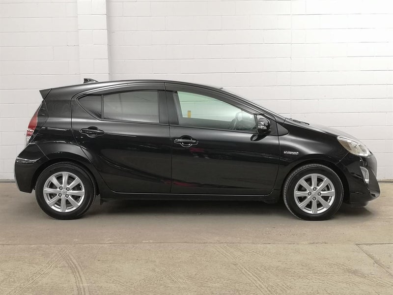 2015 Toyota Aqua G leather pack, Smart key, Cam...64784070980995112