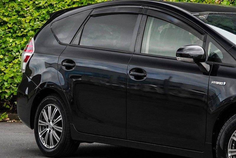 2014 Toyota Prius Alpha G Hybrid Facelift / Lea...64785059346945114