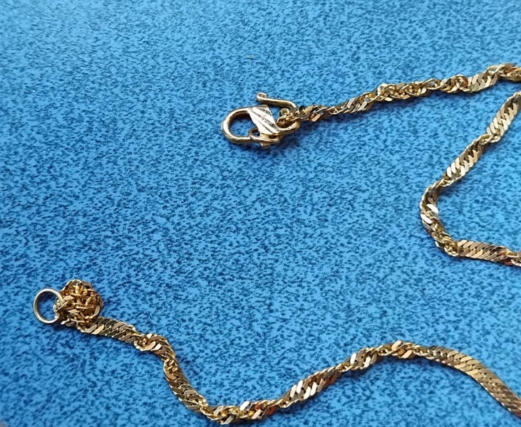 Gold necklace integrated pendant Carousel 2