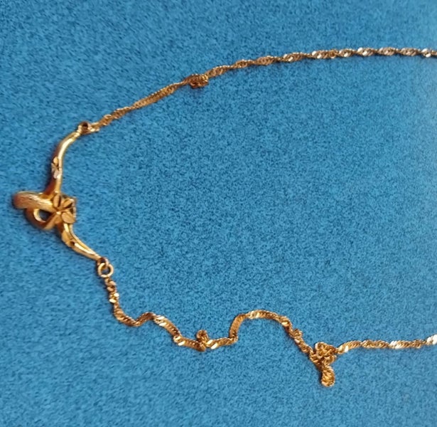 Gold necklace integrated pendant Carousel 1