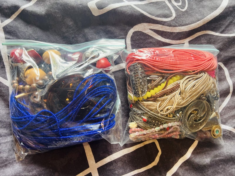 Costume jewellery mixed bags Carousel 1