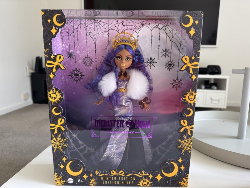 Monster High Winter Edition Howliday - Clawdeen Wolf Carousel 1