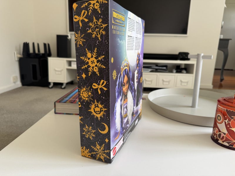 Monster High Winter Edition Howliday - Clawdeen Wolf Carousel 7