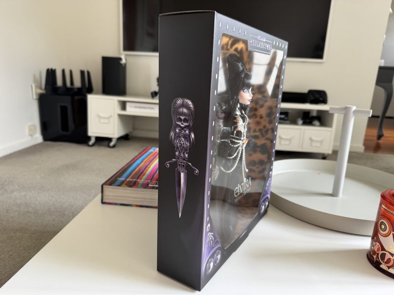 Monster High Elvira Mistress of the Dark Skullector Carousel 2