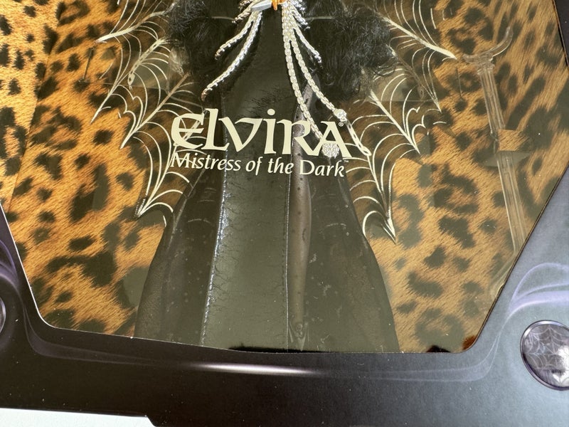 Monster High Elvira Mistress of the Dark Skullector Carousel 7