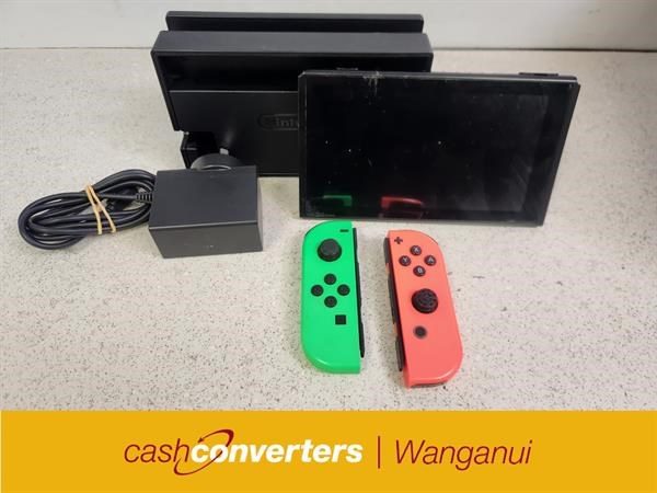 Nintendo Console SWITCH 64GB HAC001 A1776869-1 Carousel 1