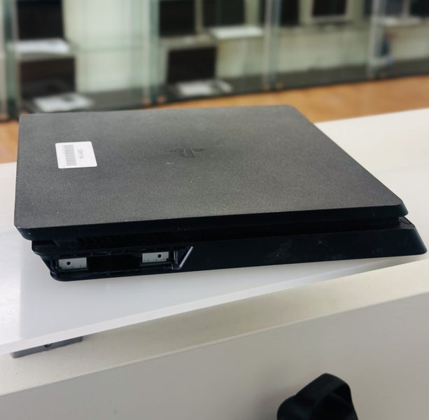 Sony PlayStation 4 (PS4) – 1TB | Pre-Owned | Carousel 3