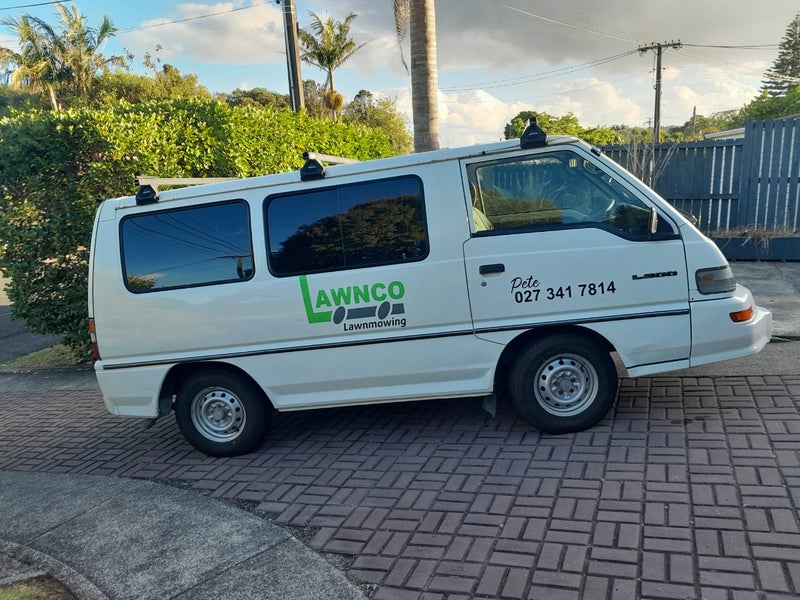 Independent lawnmowing round. Carousel 2