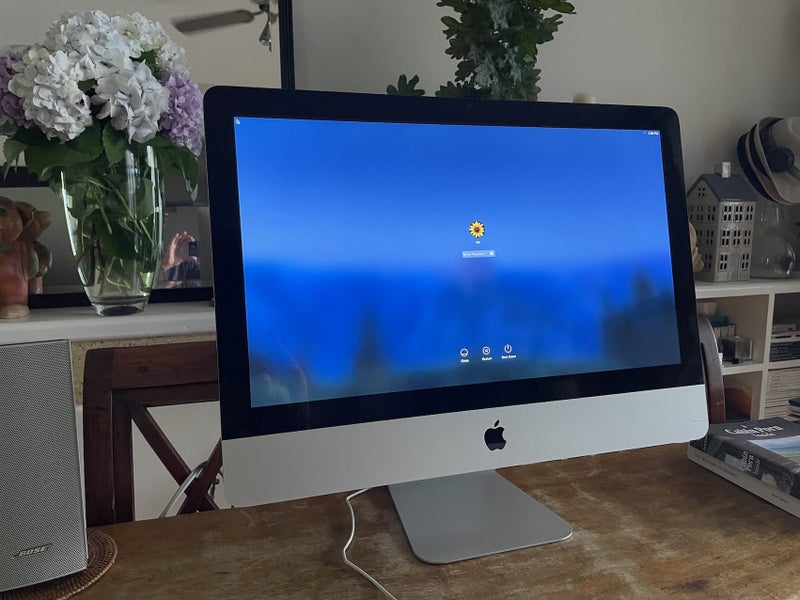 21.5" Apple iMac • 2011 - **CHEAP** Carousel 2