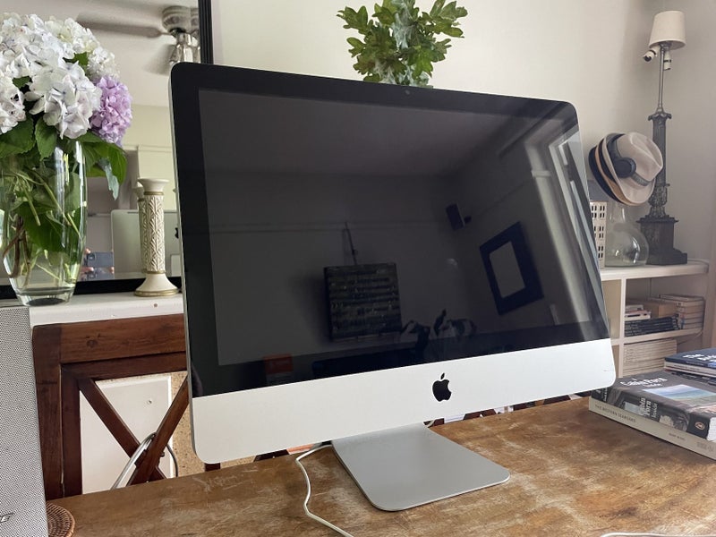 21.5" Apple iMac • 2011 - **CHEAP** Carousel 1