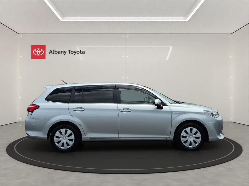 2017 Toyota Corolla Fielder 1.5 Hybrid G 5 Dr W...64793072058625111