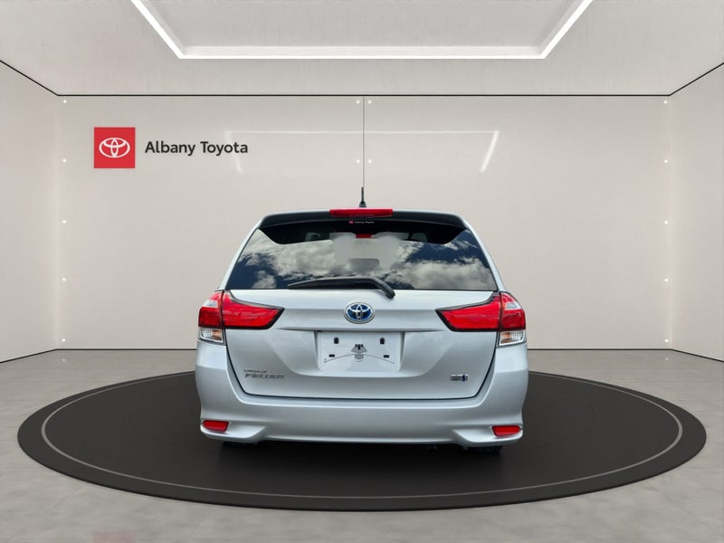 2017 Toyota Corolla Fielder 1.5 Hybrid G 5 Dr W...64793072058625114