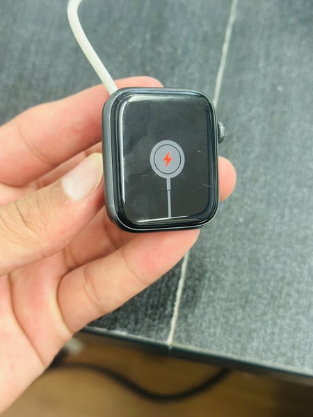 Apple Watch Series 5 – 44mm | GPS | Pre-Owned | Carousel 1