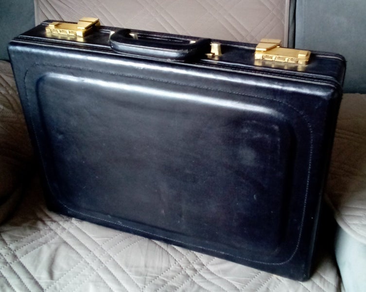 Brief Case Carousel 7