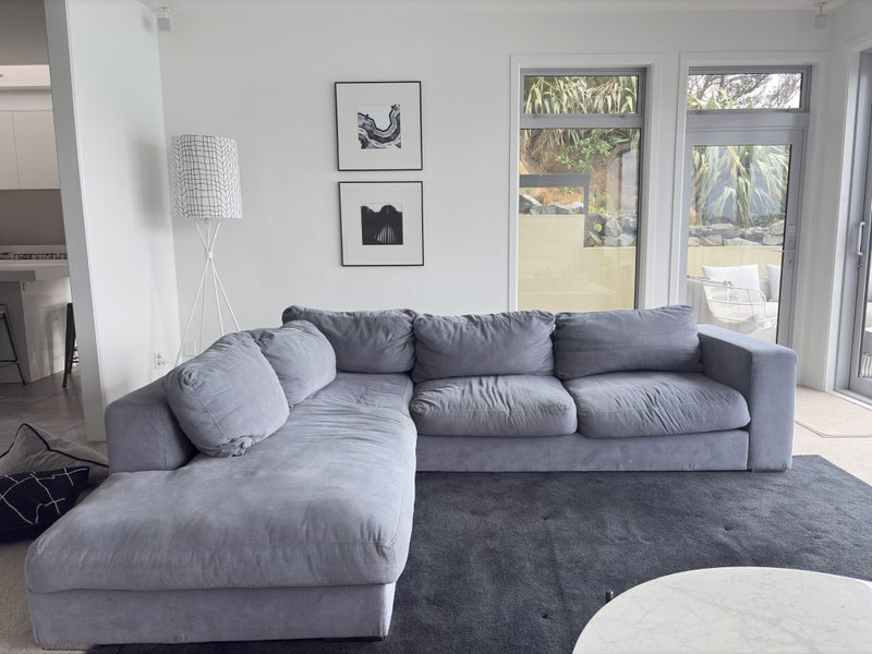 Bo Concept modular sofa with chaise Carousel 2