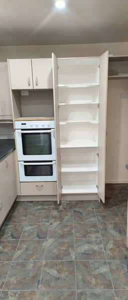 Large kitchen (island with breakfast bar) Carousel 2