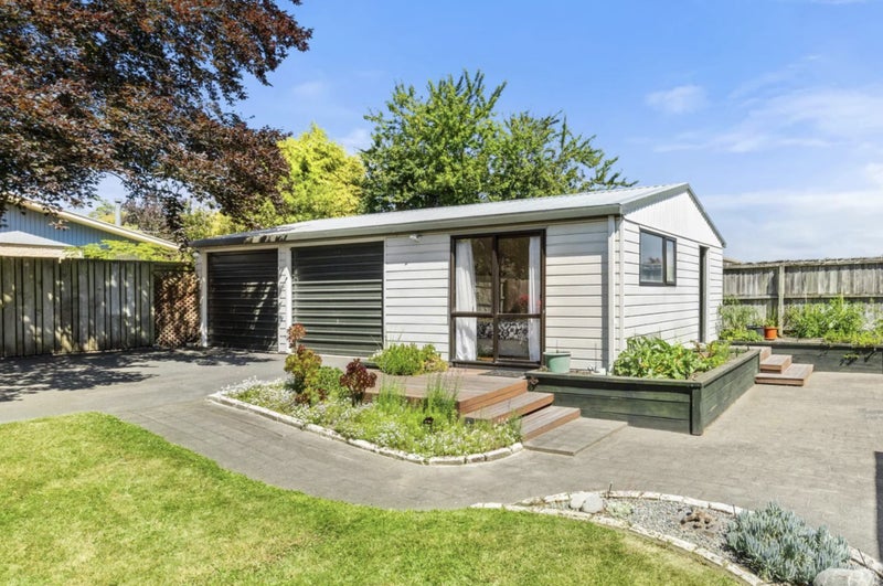 Dallington, 3 bedrooms64802826672643110