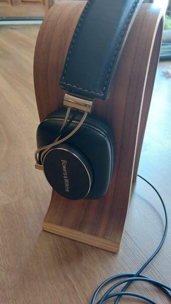 Bowers & Wilkins P7 Carousel 1