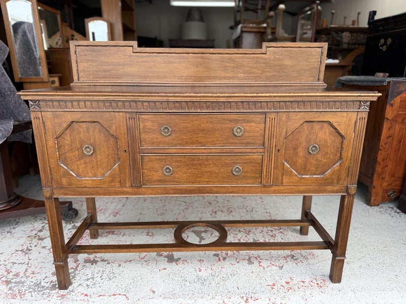 An Early 20th Century Solid Mahogany Sideboard Carousel 1