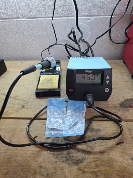 Weller 1010A Digital Soldering Station + 2 Extra Tips Carousel 1