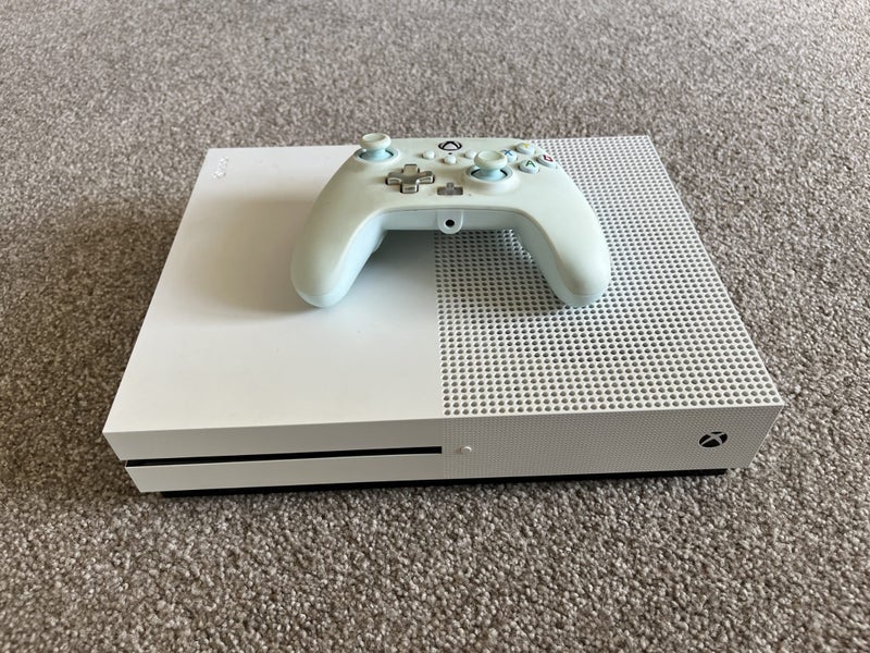 Xbox One S Console controller and 3 x games Carousel 1