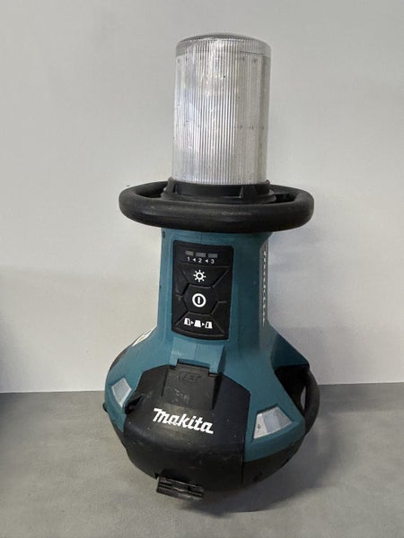 Makita 18V LXT Corded/ LED Wobblelight 5500 lumen Carousel 1