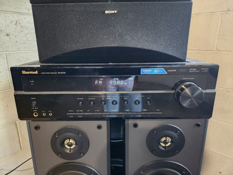 Sherwood AV receiver +freee speakers Carousel 2