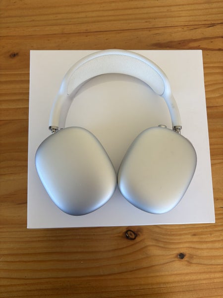 Air Pods Max Carousel 2