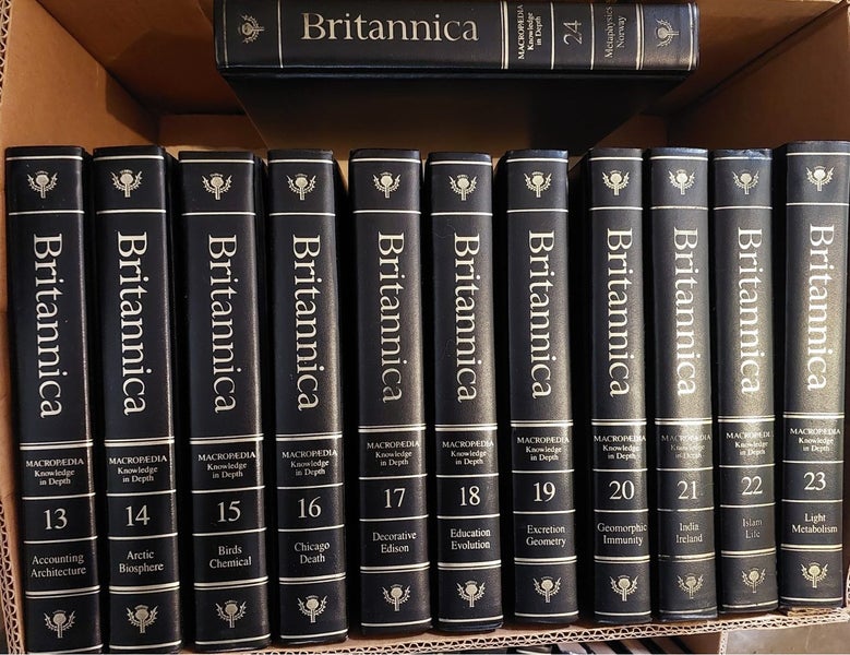 Britannica Encyclopaedia 15th edition - complete set - great condition64806382375427112