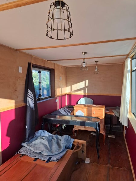 Sleepout office Carousel 11