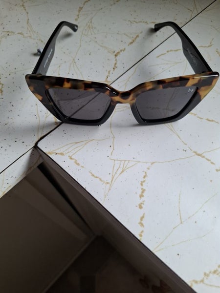 Sun glasses Carousel 1