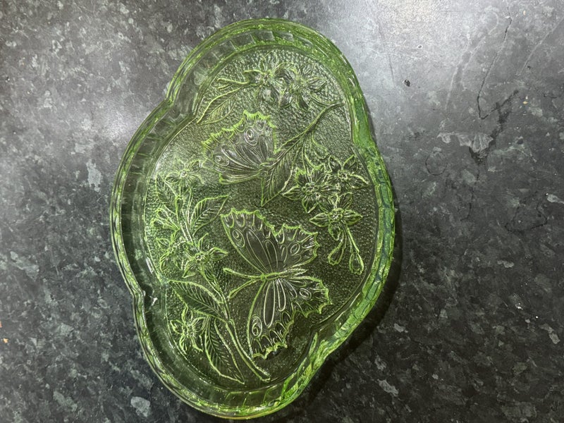Green Glass serving plate Carousel 1