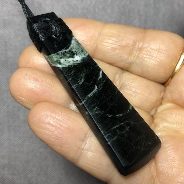 CRAZY 1 DAY AUCTION! 6.7cm NZ Pounamu Toki Pendant, $1 Reserve Carousel 7