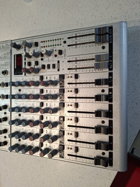 Behringer Eurorack UB1204FX-PRO Audio Mixer64814986243841112