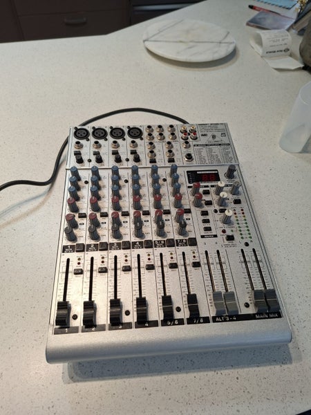 Behringer Eurorack UB1204FX-PRO Audio Mixer64814986243841110