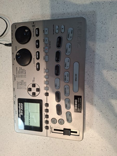 Zoom RhythmTrak RT-323 Drum Machine64815309875331111