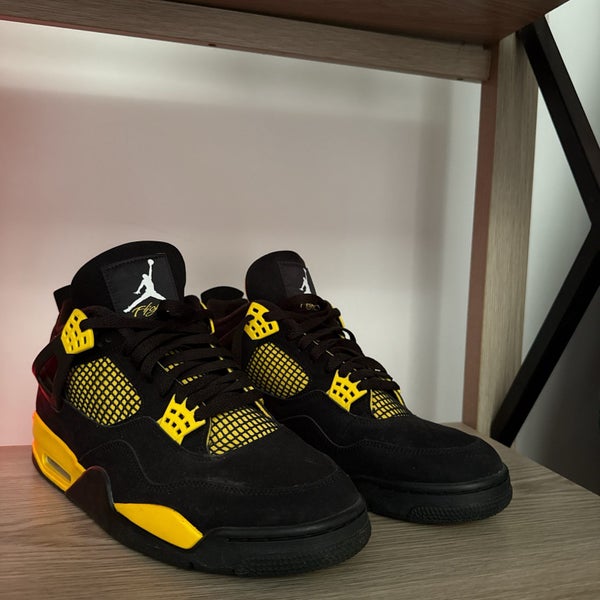 Jordan 4s retro thunder64816055936771110