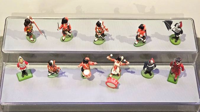 Eleven Britains British Soldiers/Figures. Two Metal. Others are Plastic/Resin.. Carousel 2