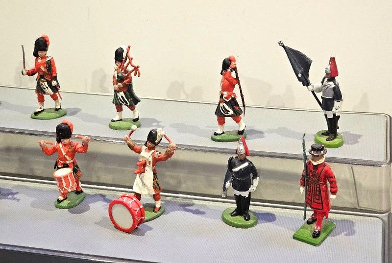 Eleven Britains British Soldiers/Figures. Two Metal. Others are Plastic/Resin.. Carousel 4