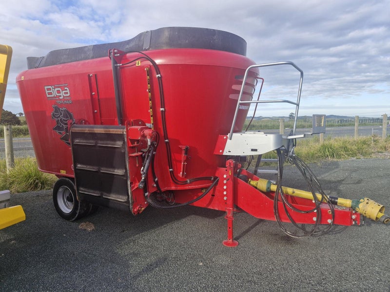 18m3 Peecon Feed Mixer Wagon, twin auger - ex hire unit ($105k + GST) Carousel 1